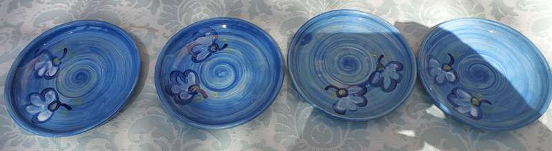 A  COLLECTION OF 4 BLUE CERAMIC DESERT PLATES