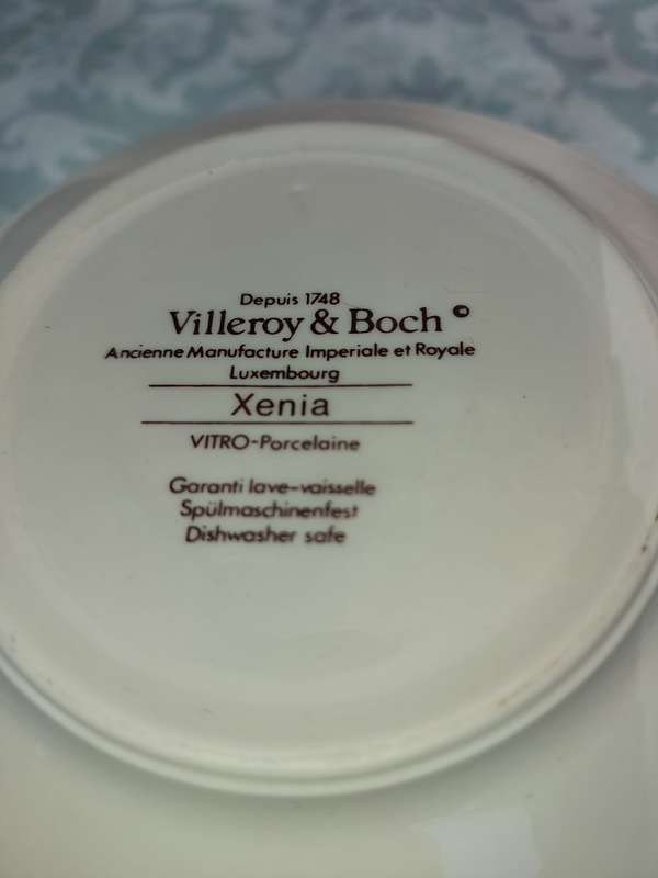 A VINTAGE SET OF 2 VILLEROY & BOCK DESERT BOWLS XENIA