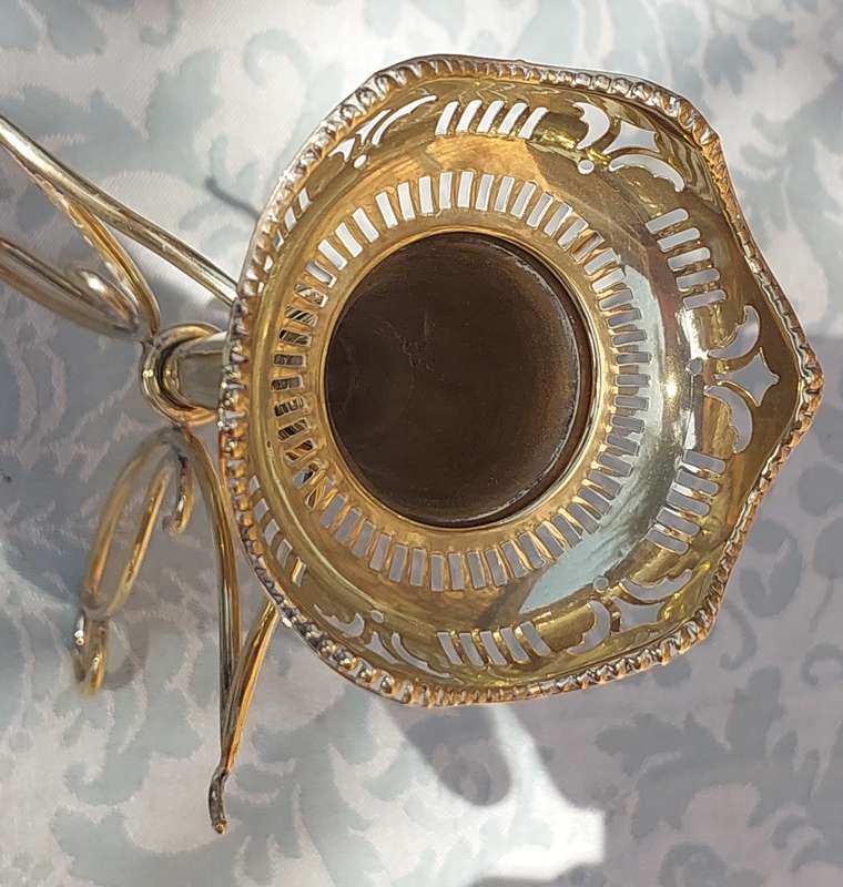 AN ORNATE BRASS FLOWER VASE AND STAND