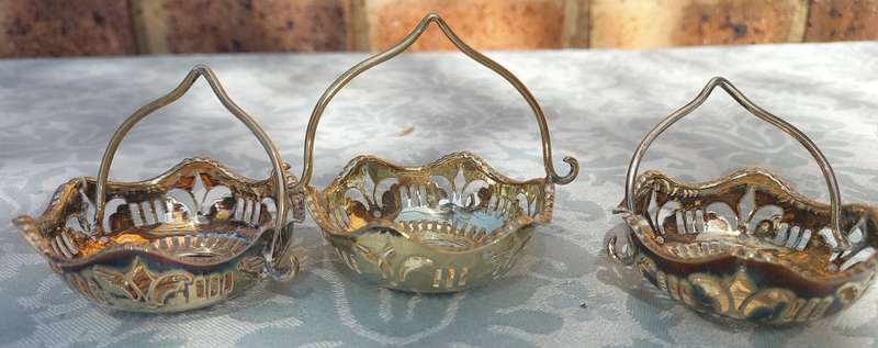 A SET OF 3 MINI BRASS CANDY BASKETS