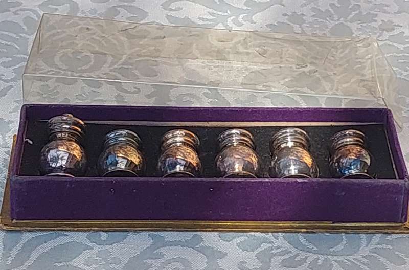 A SET OF 6 ANTIQUE EPNS SALT AND PEPPER DISPENSERS