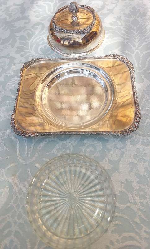 A VICTORIAN BUTTER DISH WITH A GLASS INSERT