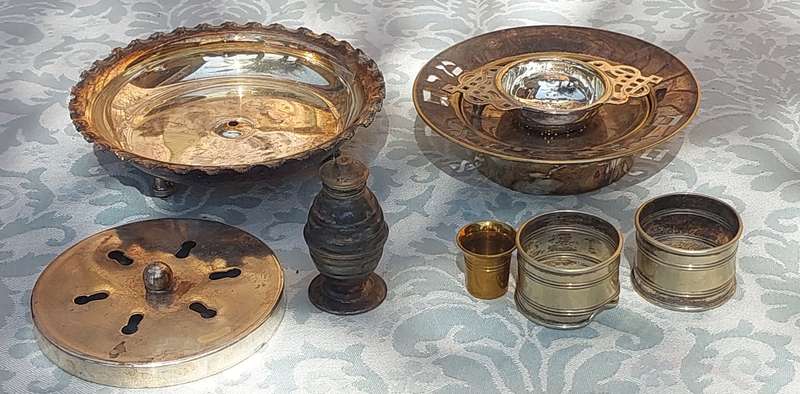 A COLLECTION OF VINTAGE SILVER PLATED KITCHENALIA