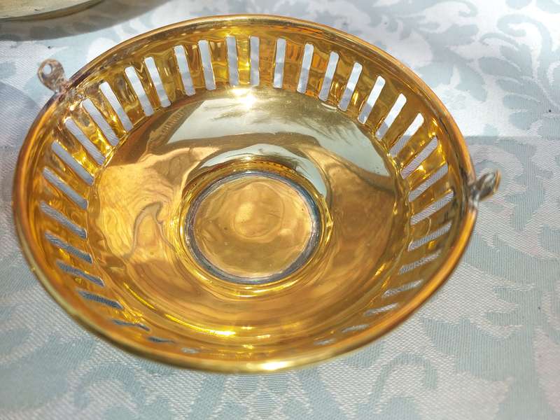 A SET OF 4 SWEAT SERVING BASKETS