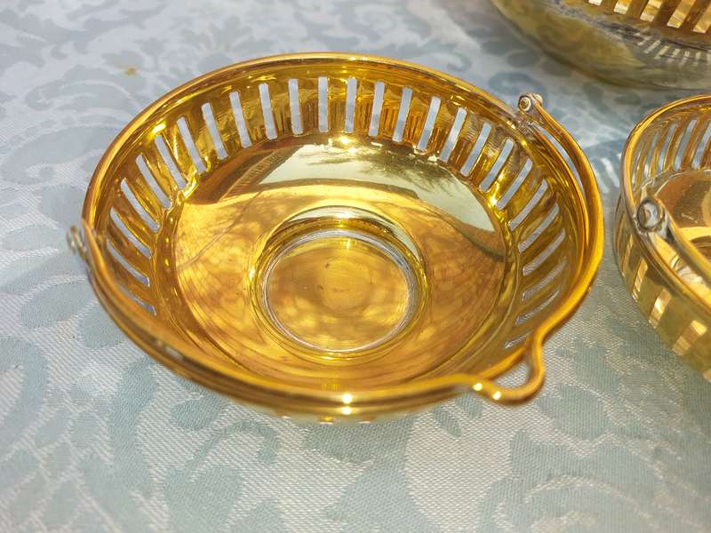 A SET OF 4 SWEAT SERVING BASKETS