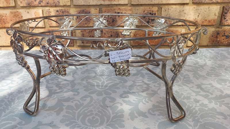 A VINTAGE GRAPEVINE CASSEROLE WARMER STAND