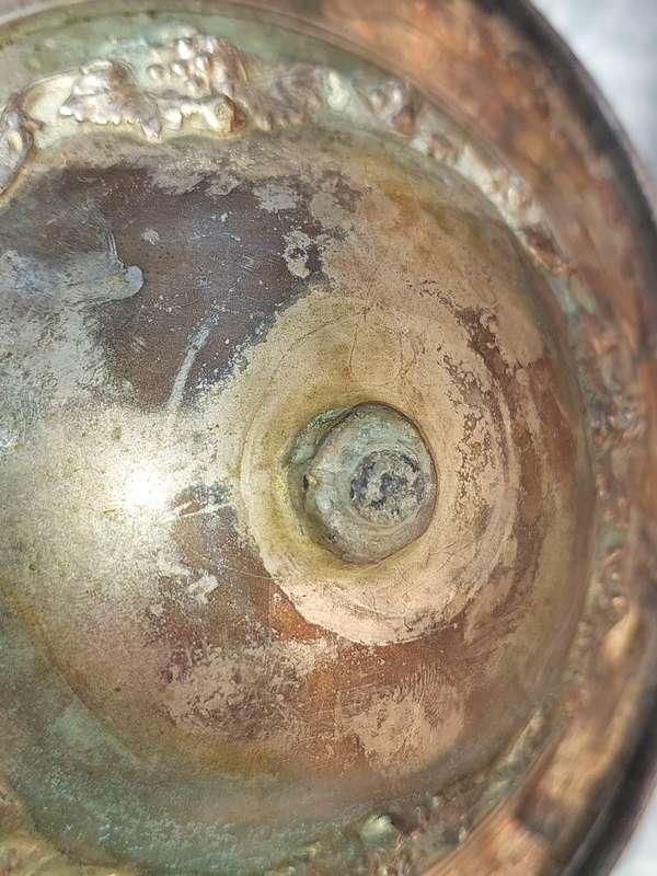 AN ANTIQUE TUREEN VICTORIAN STYLE NEED POLISHING AND A LID HANDLE