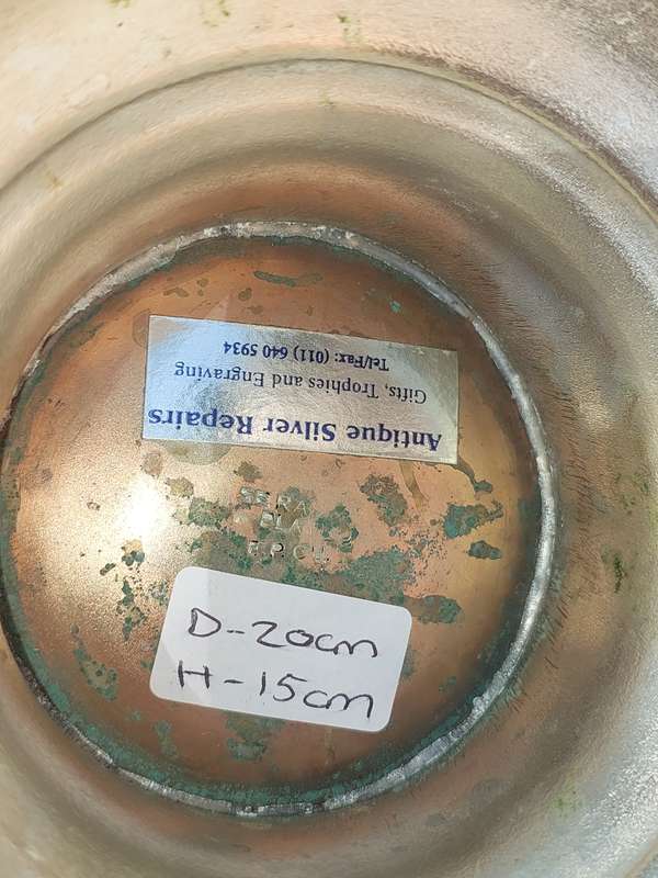 AN ANTIQUE TUREEN VICTORIAN STYLE NEED POLISHING AND A LID HANDLE