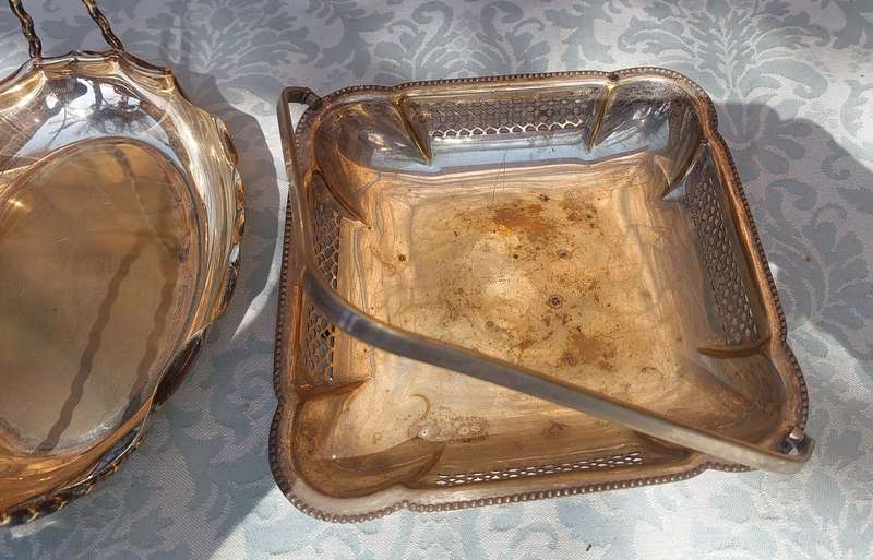 AN ANTIQUE AND VINTAGE JOBLOT WEDDING BASKETS AND SERVING TRAYS