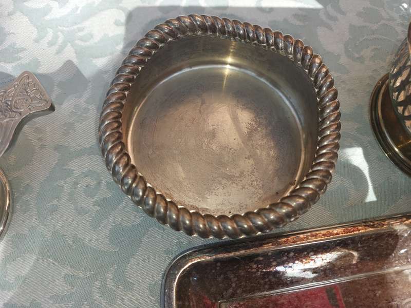 A COLLECTION JOBLOT SILVER PLATED UTENSILS