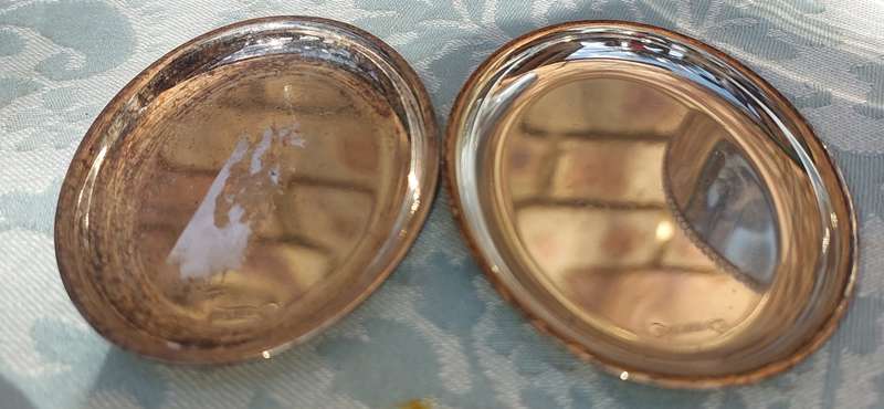 A VINTAGE JOBLOT SILVER PLATED FINGER TRAYS AND AN ICE BUCKET