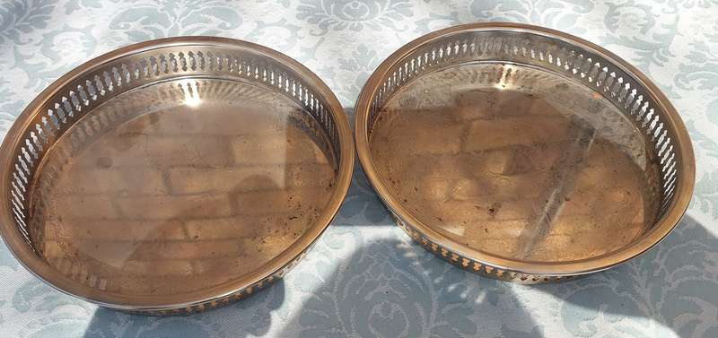 A VINTAGE PAIR OF GALLERY TRAYS