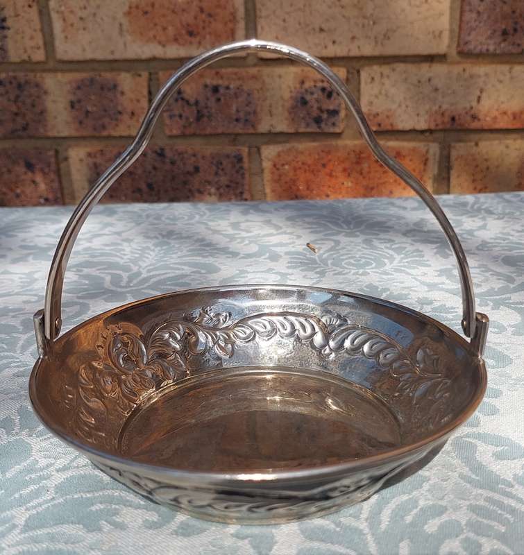 A VINTAGE SIVER PLATED CANDY BASKET SOLD AS IS