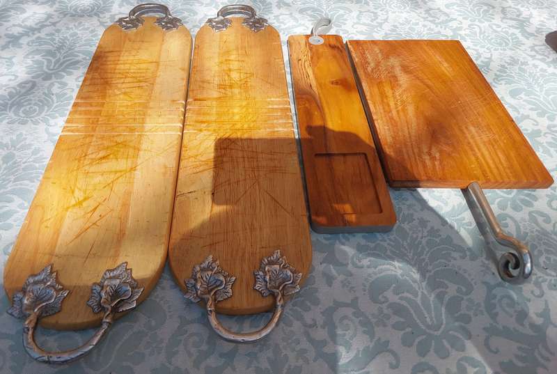 A JOBLOT USED CUTTING & CHEESE BOARDS