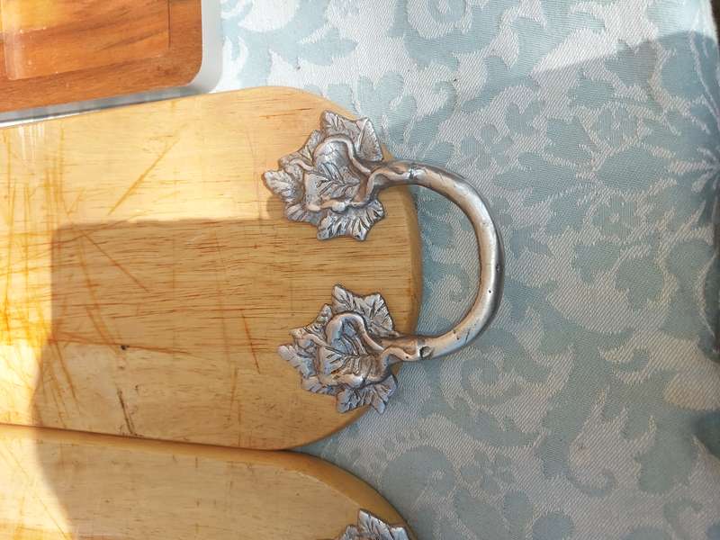 A JOBLOT USED CUTTING & CHEESE BOARDS