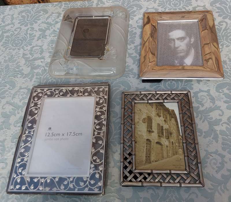 A COLLECTION JOBLOT PHOTO FRAMES