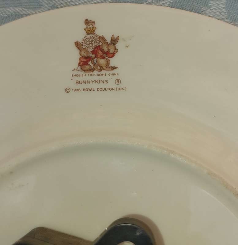 ROYAL DALTON BUNNYKINS TEACHING CLOCK SOLD AS IS NOT TESTED