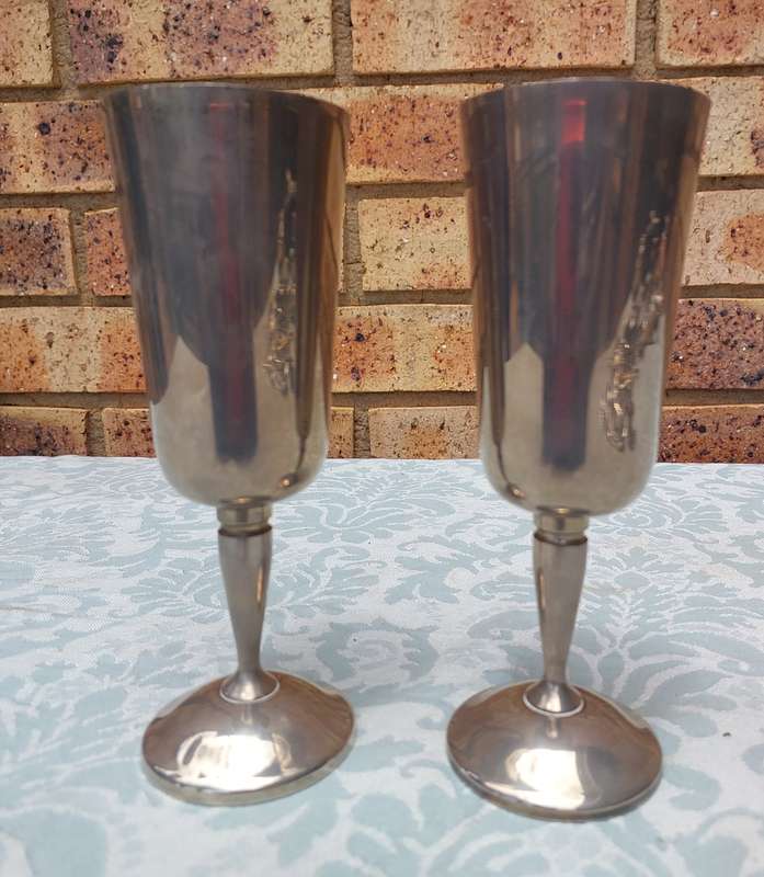 A PAIR STAINLESS STEEL WINE FLUTES