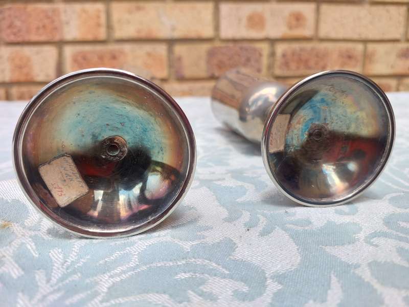 A PAIR STAINLESS STEEL WINE FLUTES