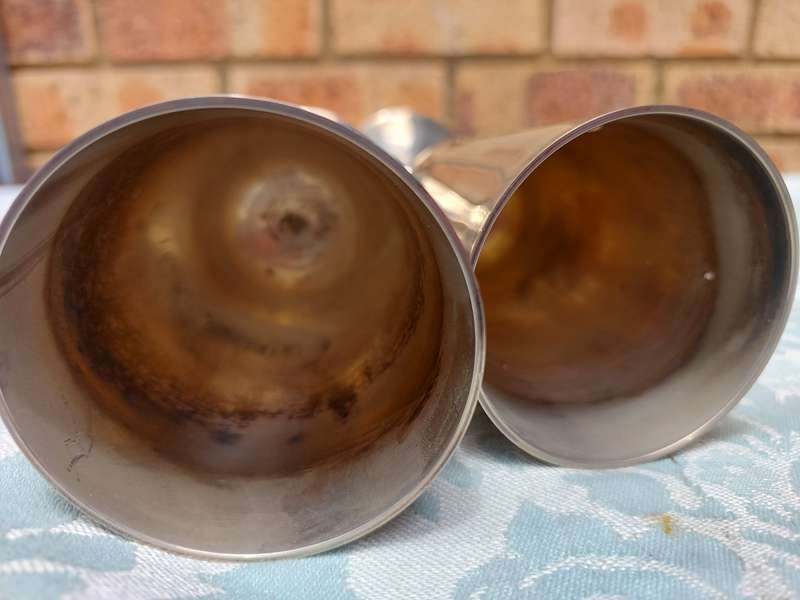 A PAIR STAINLESS STEEL WINE FLUTES