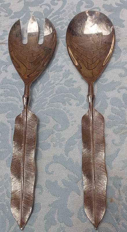 AN ART DECOR STAINLESS STEEL SET SALAD LADEL