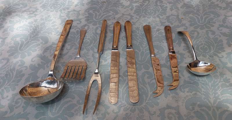 A MIXED COLLECTION CUTLERY