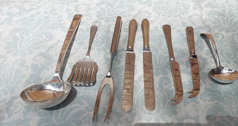 A MIXED COLLECTION CUTLERY
