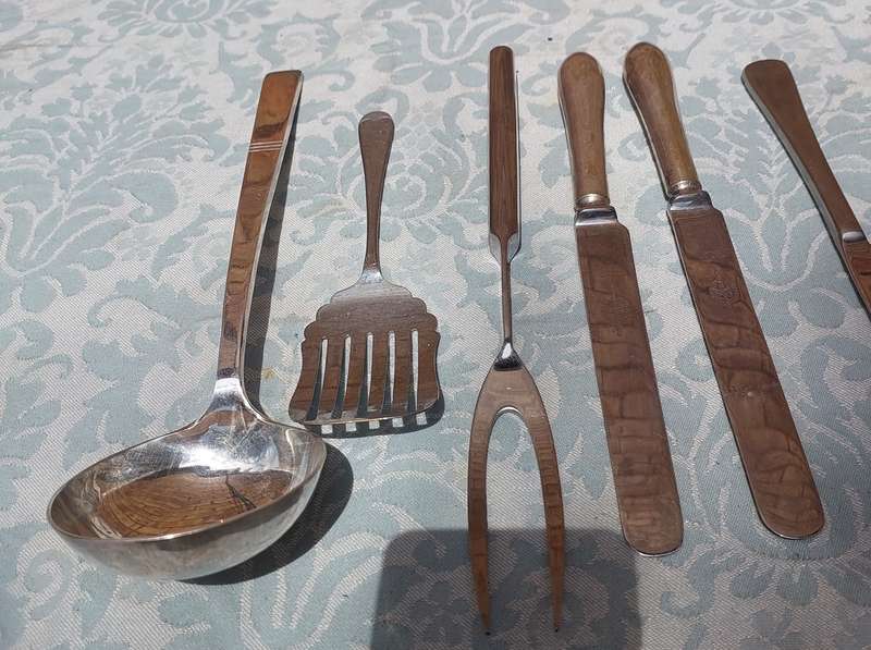 A MIXED COLLECTION CUTLERY