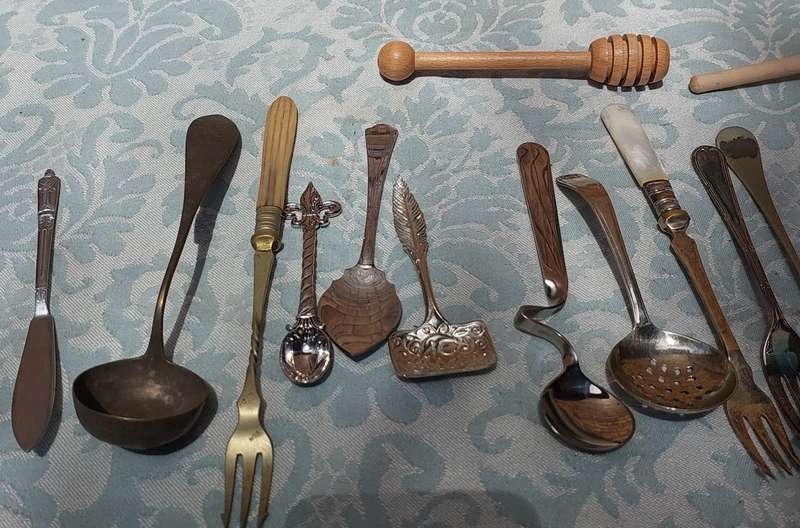 A BULK JOBLOT MIXED CUTLERY