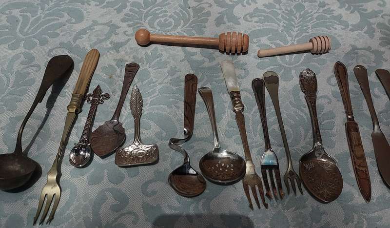 A BULK JOBLOT MIXED CUTLERY