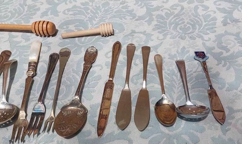 A BULK JOBLOT MIXED CUTLERY