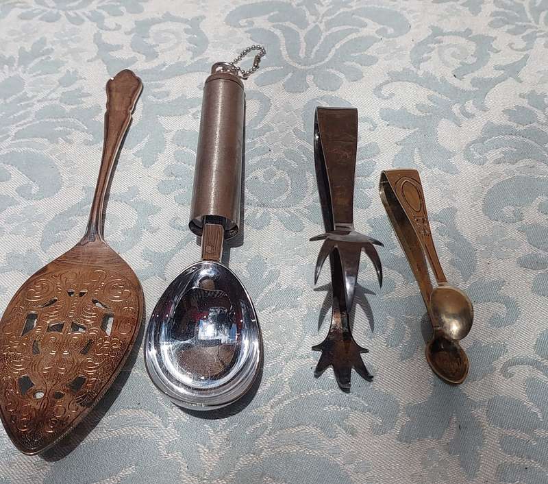 A MIXED JOBLOT CUTLERY