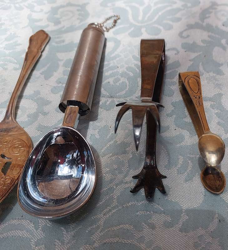 A MIXED JOBLOT CUTLERY