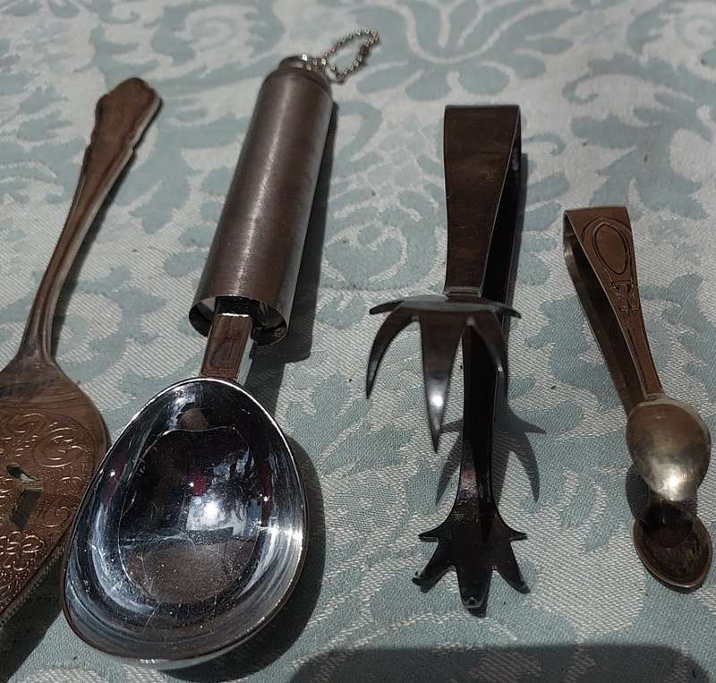 A MIXED JOBLOT CUTLERY