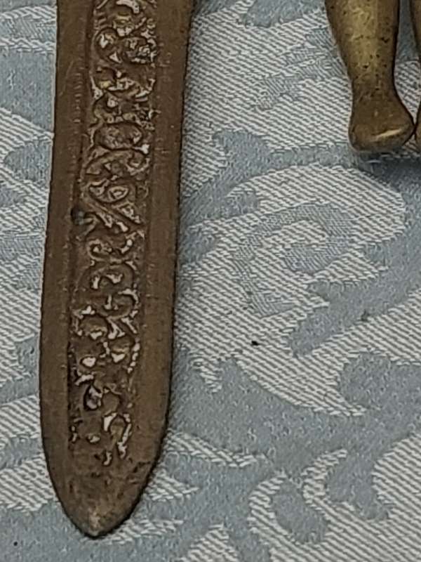 A COLLECTION OF BRASS UTENSILS