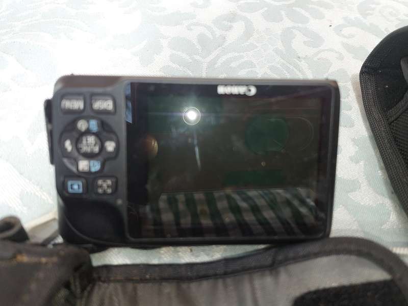 A JOBLOT POCKET DIGITAL CAMERAS SOLD AS IS NOT TESTED