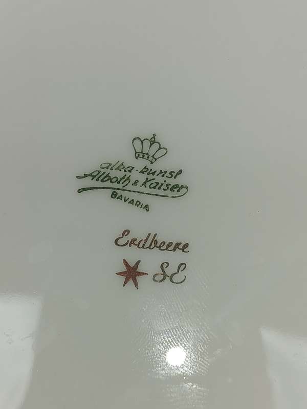 A 35 PIECE ALKA KUNST ALBOTH & KAISER BAVARIA  ERBEERE TEA SET SOLD AS IS R2500