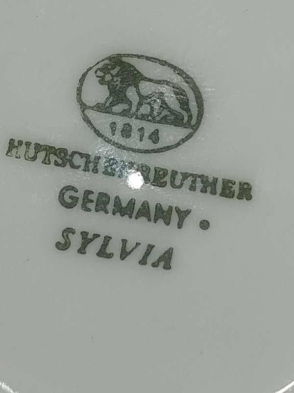 A VINTAGE HUTSHENREUTHER GERMANY SYLVIA PORCELAIN SUGAR BOWL WITH A LID AND SPOON SOLD AS IS