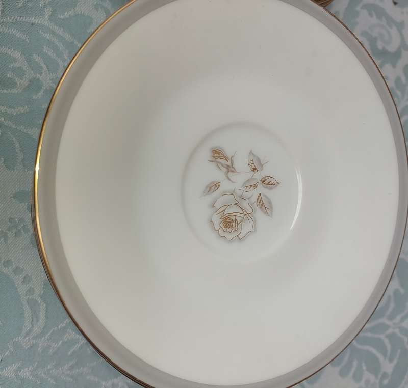 A 28 PIECE NORITAKE JAPAN 6519 BLAIR ROSE SET SOLD AS IS