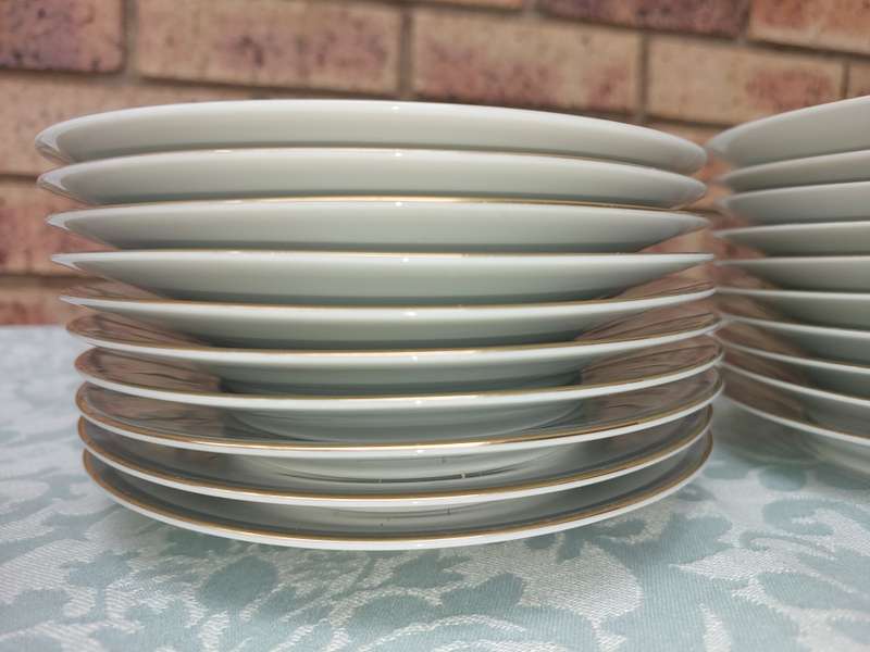 A 28 PIECE NORITAKE JAPAN 6519 BLAIR ROSE SET SOLD AS IS