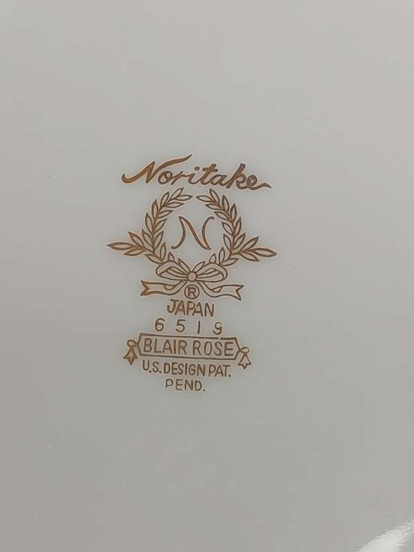 A 28 PIECE NORITAKE JAPAN 6519 BLAIR ROSE SET SOLD AS IS