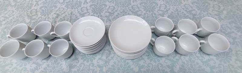 A 36-PIECE FINE PORCELAIN CASUAL CONCEPTS TEA SET