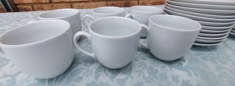 A 36-PIECE FINE PORCELAIN CASUAL CONCEPTS TEA SET