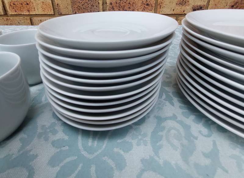 A 36-PIECE FINE PORCELAIN CASUAL CONCEPTS TEA SET