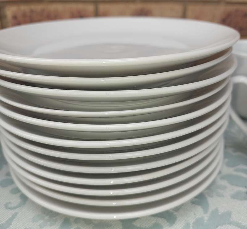 A 36-PIECE FINE PORCELAIN CASUAL CONCEPTS TEA SET