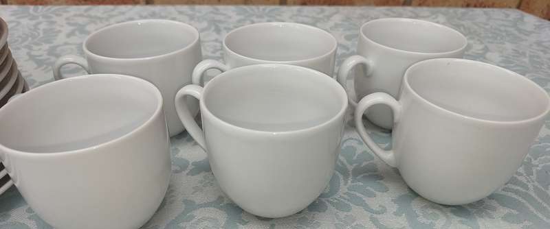 A 36-PIECE FINE PORCELAIN CASUAL CONCEPTS TEA SET