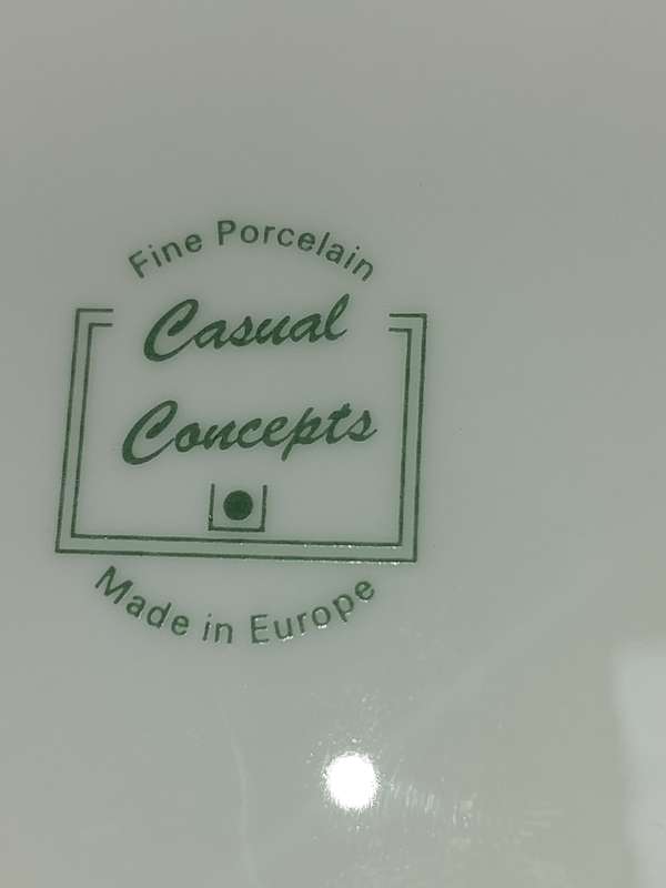 A 36-PIECE FINE PORCELAIN CASUAL CONCEPTS TEA SET