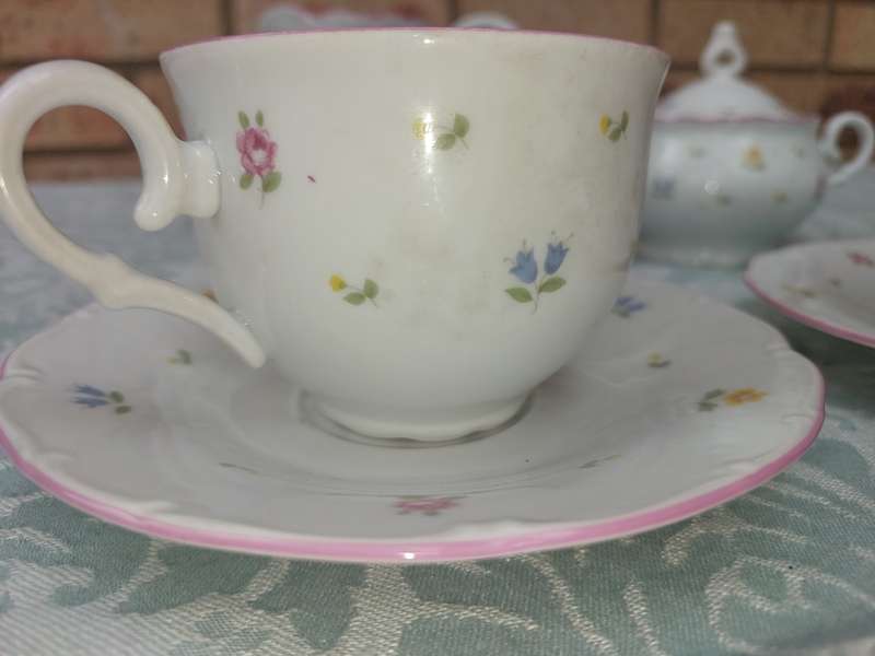 A VINTAGE 7 PIECE ALEUTIAN OFELIA BY FUSCO TEASET UNFORTUNATELY THE PLATE ON WHICH THE TEPOT IS BROK