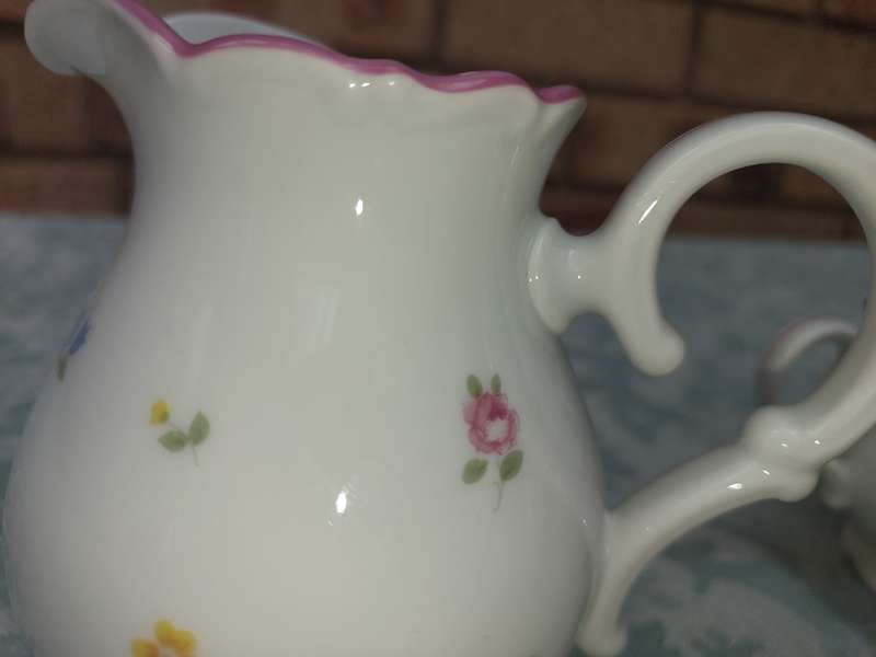 A VINTAGE 7 PIECE ALEUTIAN OFELIA BY FUSCO TEASET UNFORTUNATELY THE PLATE ON WHICH THE TEPOT IS BROK