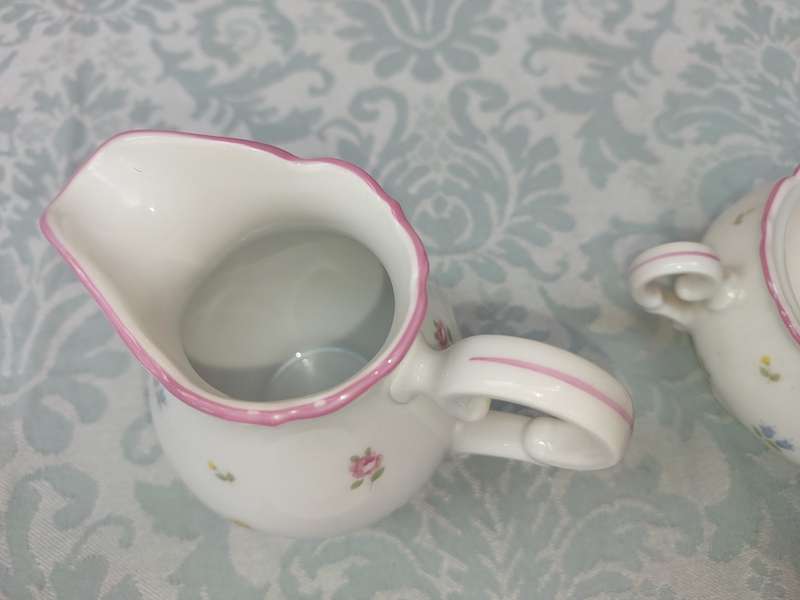 A VINTAGE 7 PIECE ALEUTIAN OFELIA BY FUSCO TEASET UNFORTUNATELY THE PLATE ON WHICH THE TEPOT IS BROK